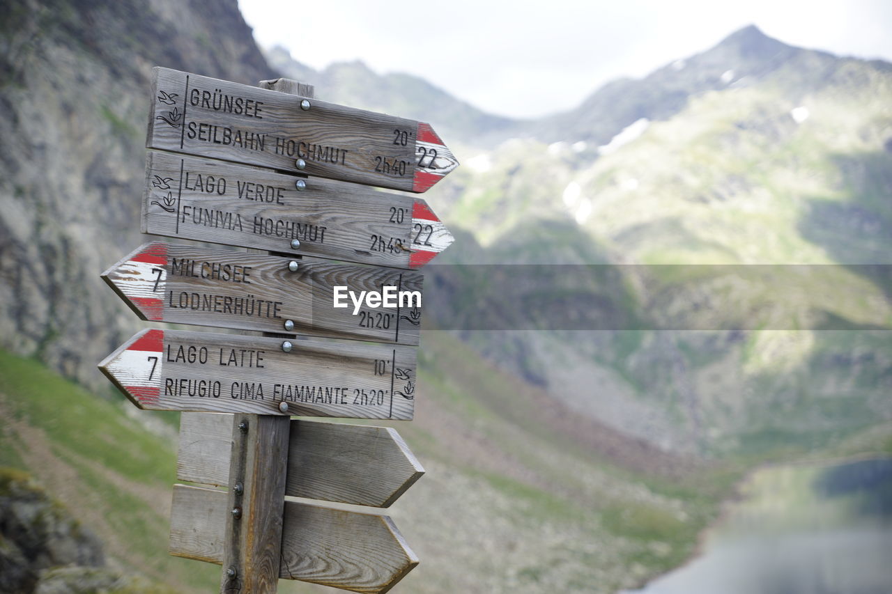 INFORMATION SIGN AGAINST MOUNTAINS