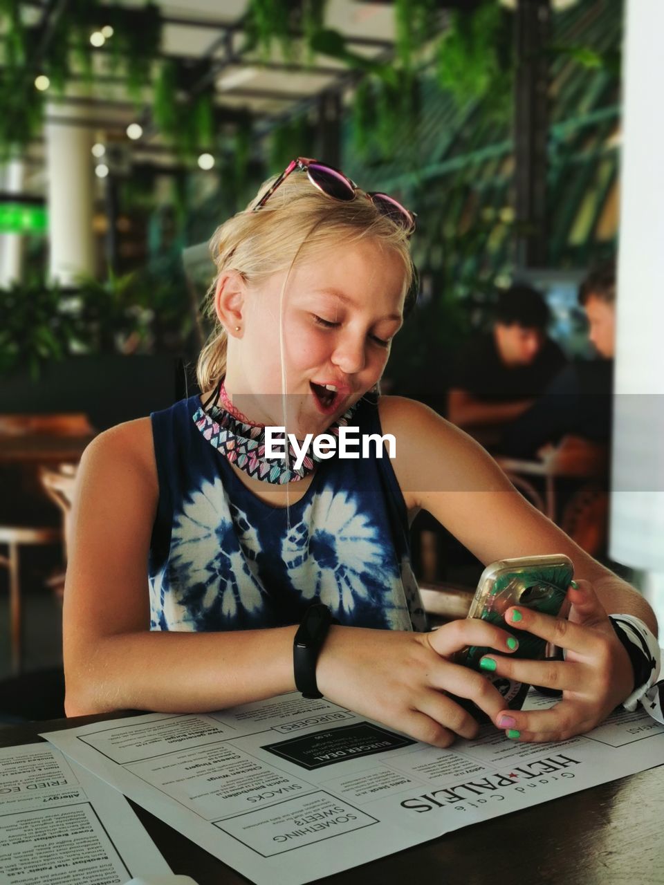 PORTRAIT OF GIRL SITTING ON TABLE