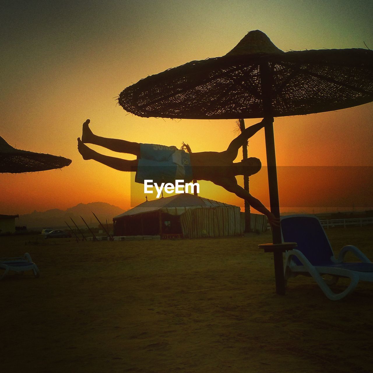 SILHOUETTE HORSE AGAINST SKY AT SUNSET