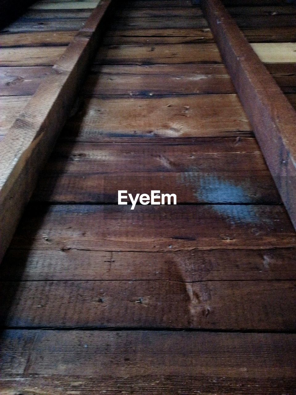 CLOSE-UP OF WOODEN PLANKS ON WOODEN PLANK