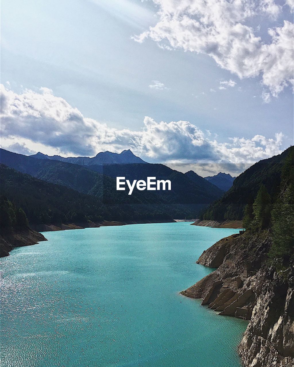 SCENIC VIEW OF MOUNTAIN AGAINST SKY