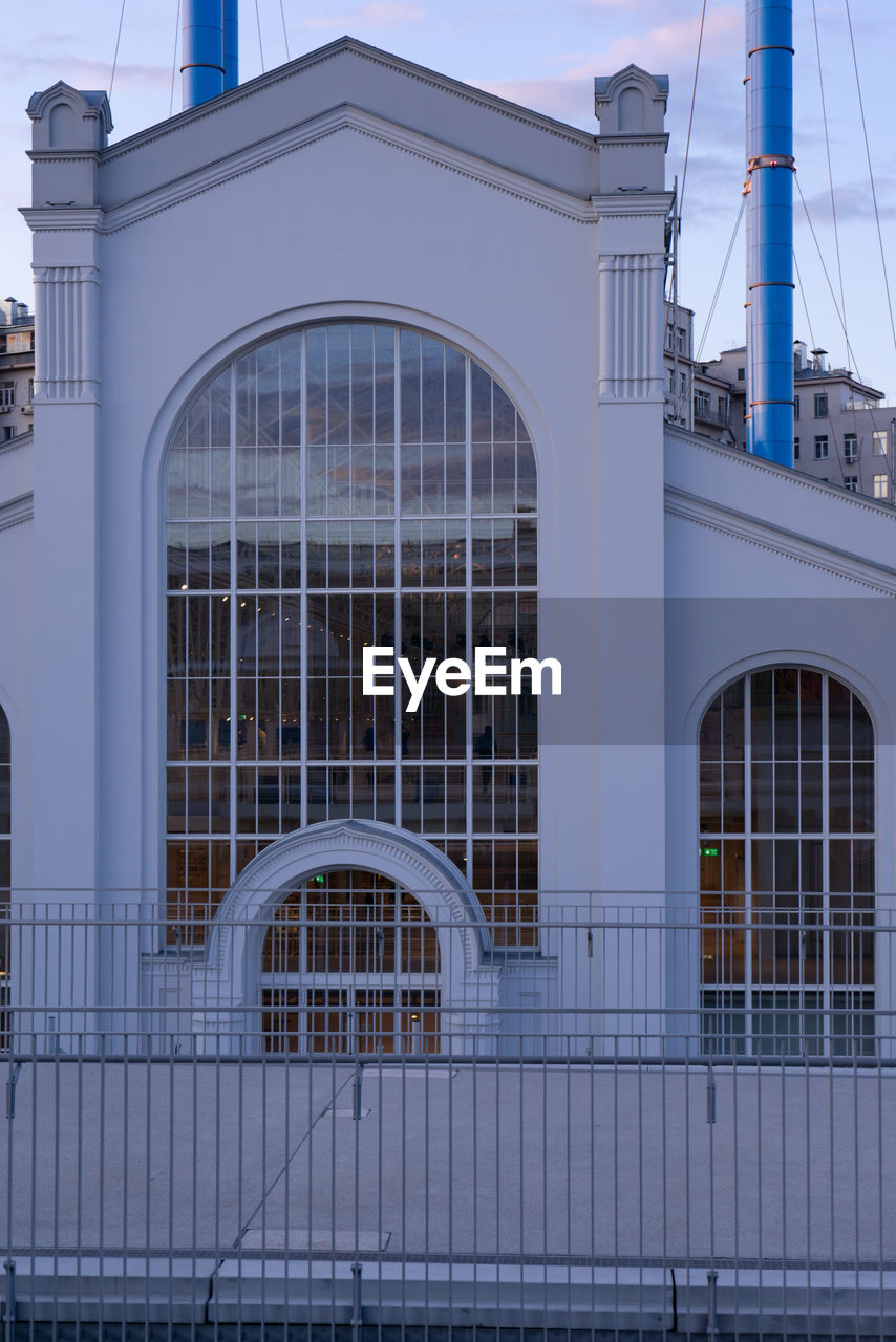 architecture, built structure, building exterior, facade, arch, landmark, city, no people, building, sky, outdoors, nature, day, industry, business finance and industry