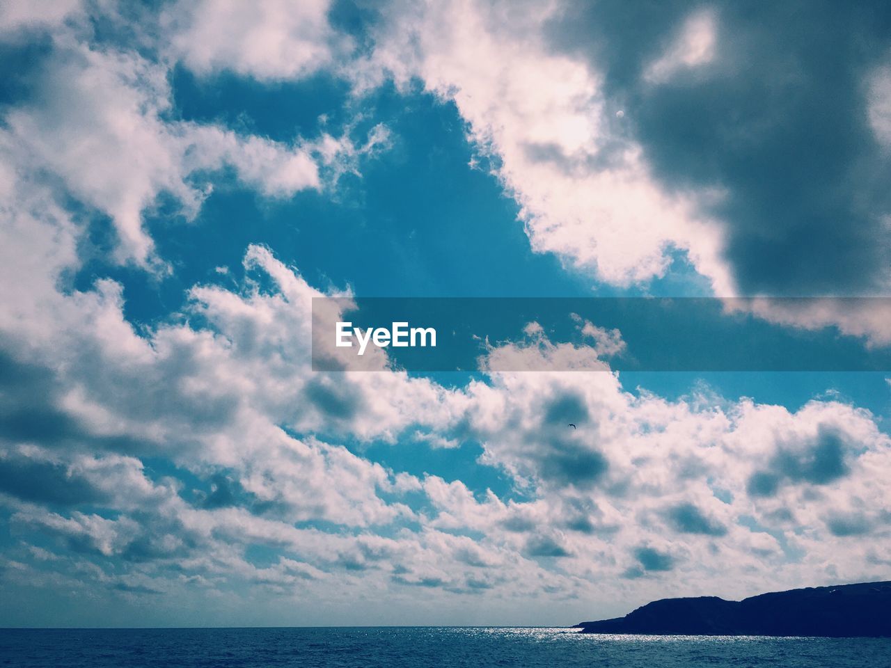 IDYLLIC SHOT OF SEA AGAINST SKY