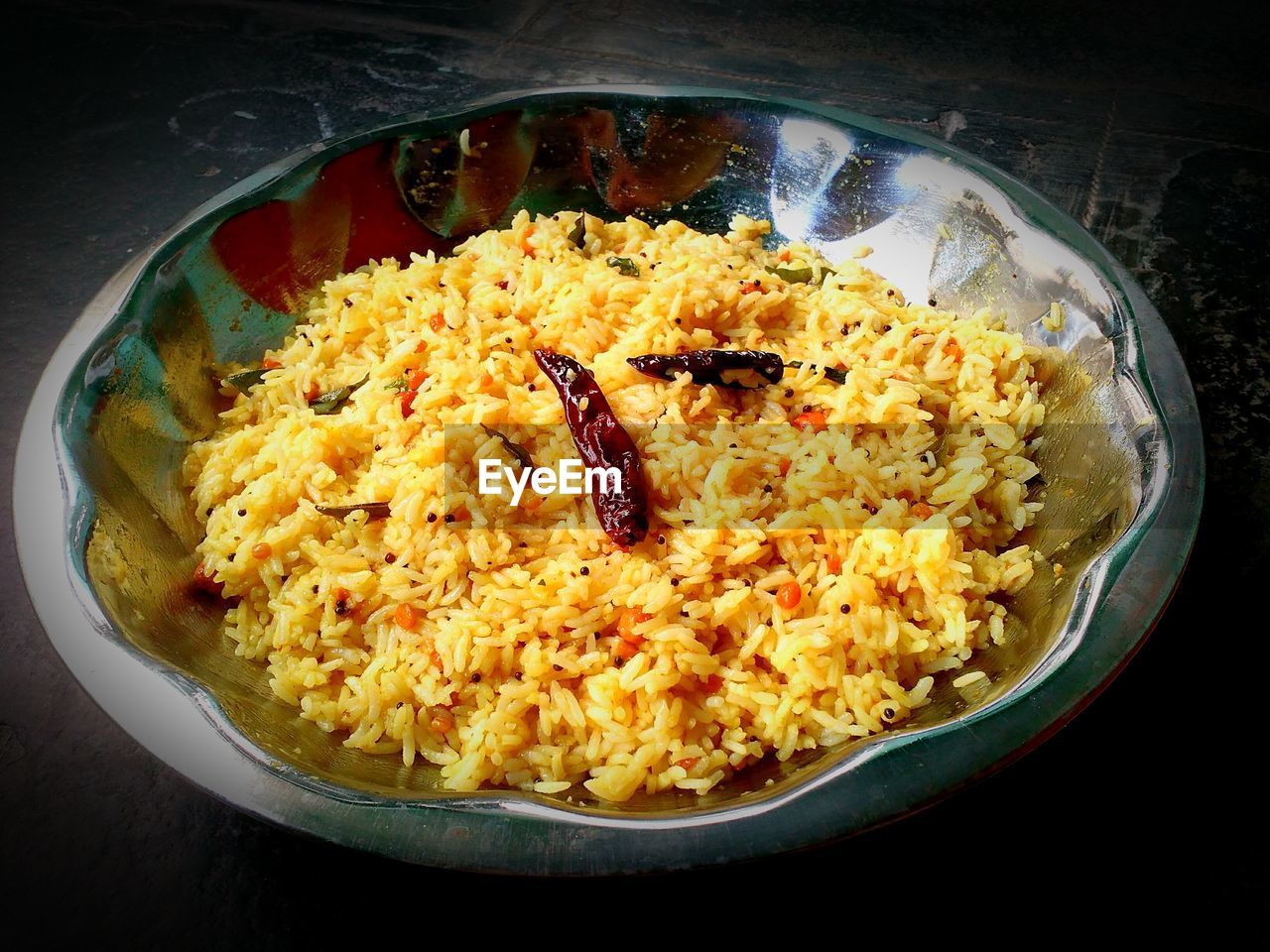 CLOSE-UP OF FOOD IN PLATE