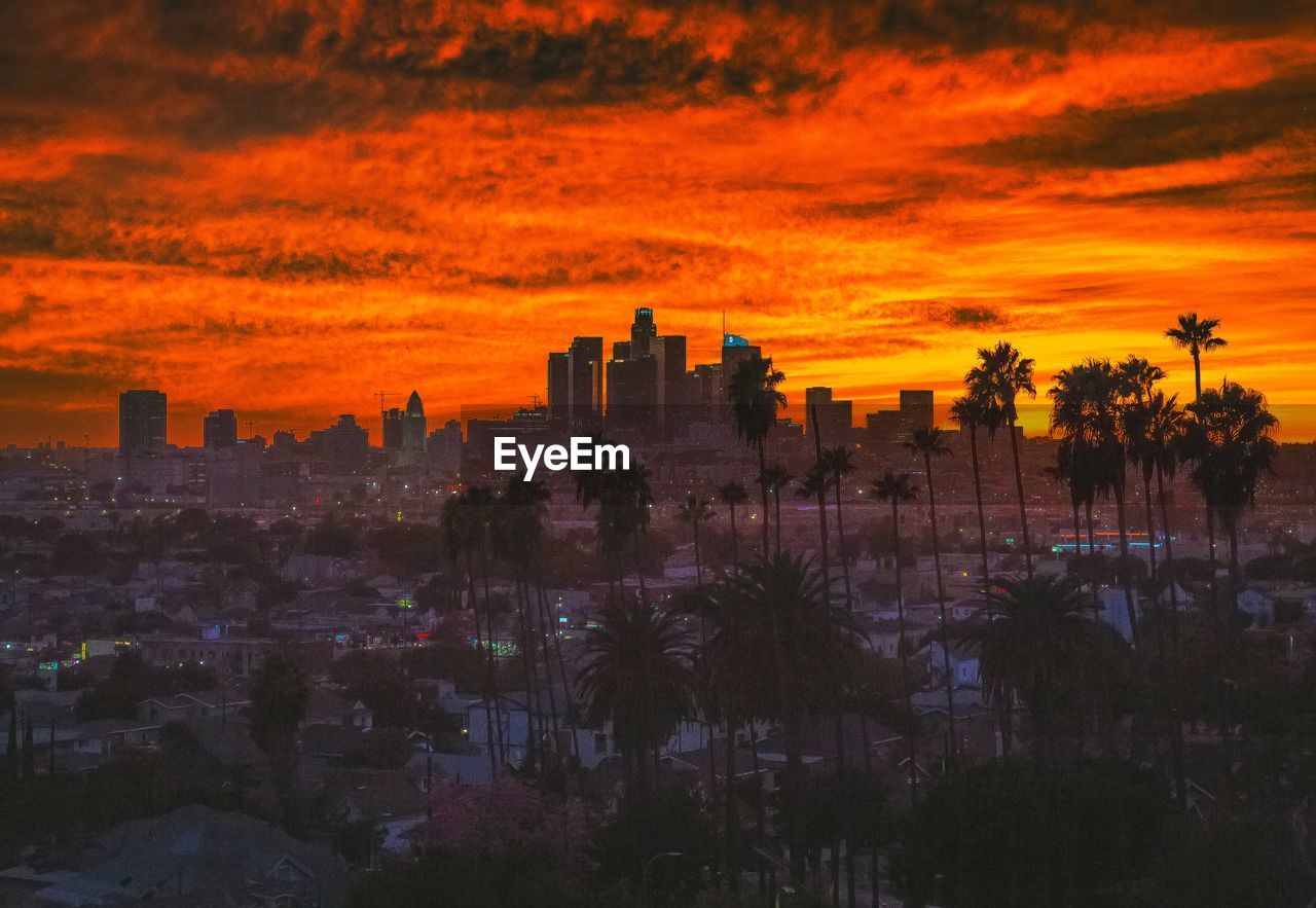 VIEW OF CITYSCAPE AGAINST SKY DURING SUNSET