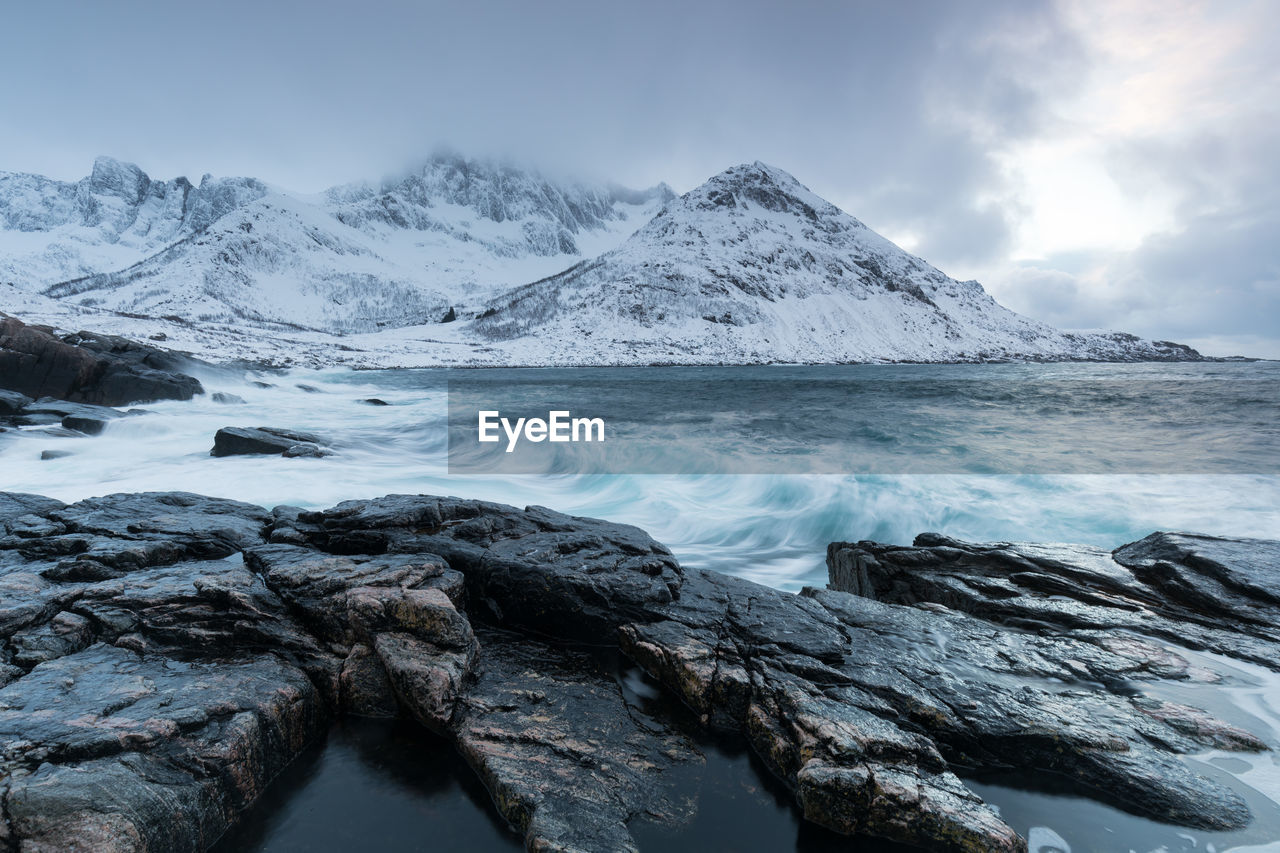 SCENIC VIEW OF FROZEN MOUNTAIN AGAINST SKY