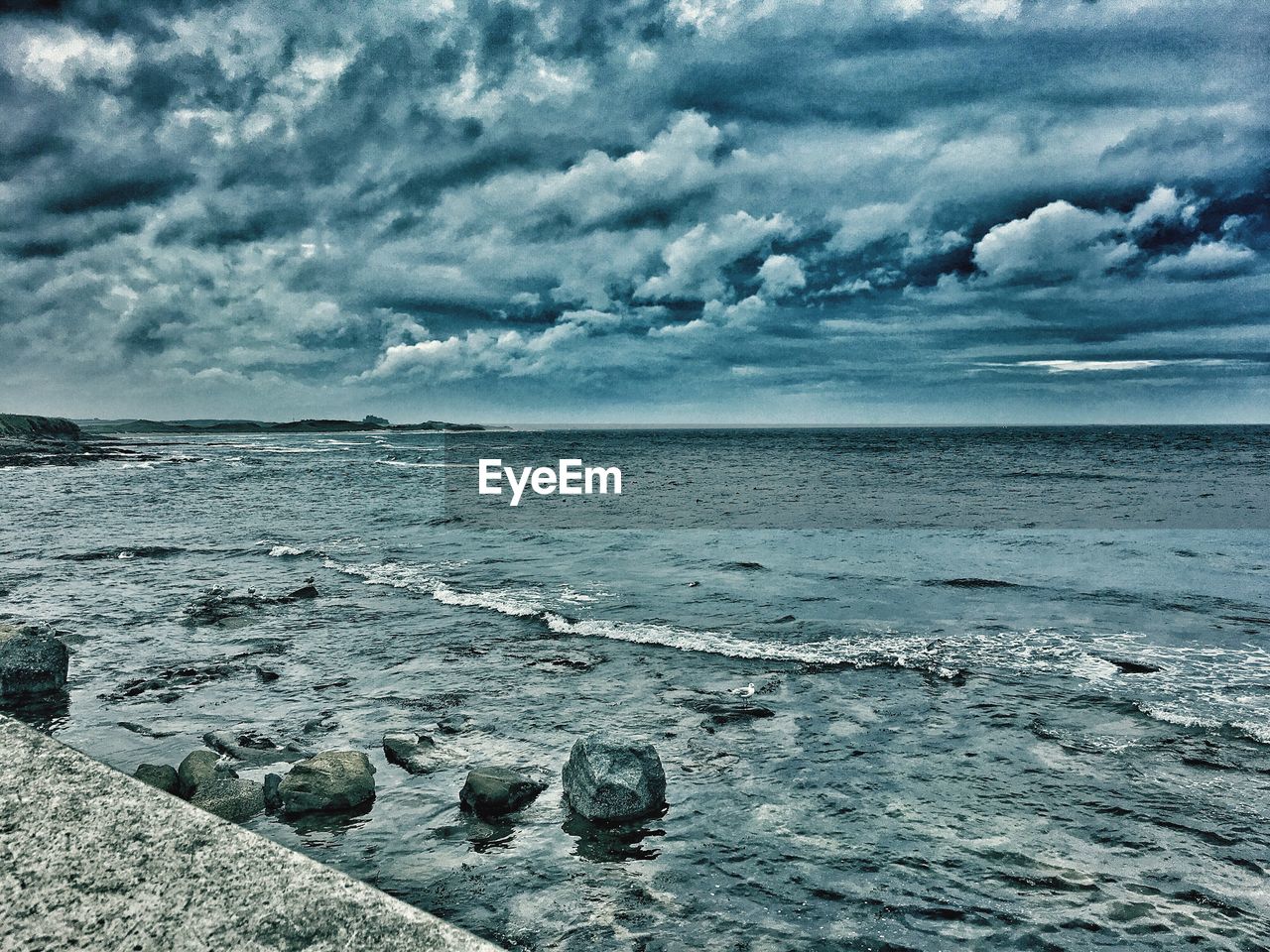 VIEW OF SEA AGAINST CLOUDY SKY