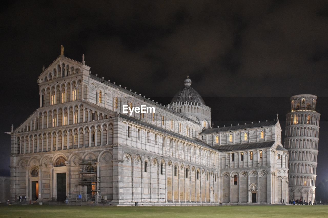 VIEW OF HISTORIC BUILDING AT NIGHT