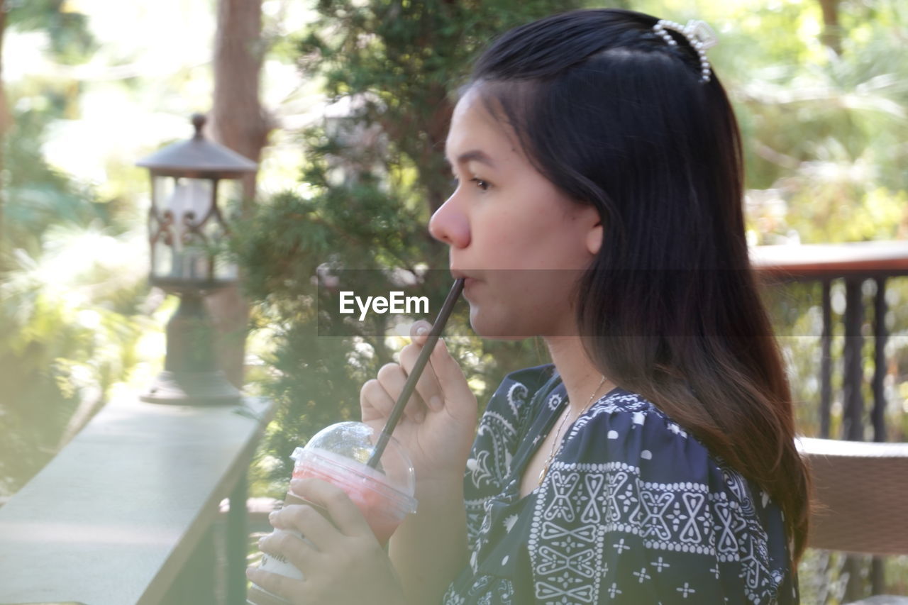 Portrait of woman drinking drink