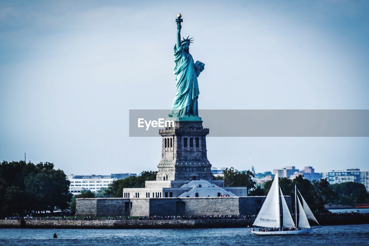 STATUE OF LIBERTY IN CITY