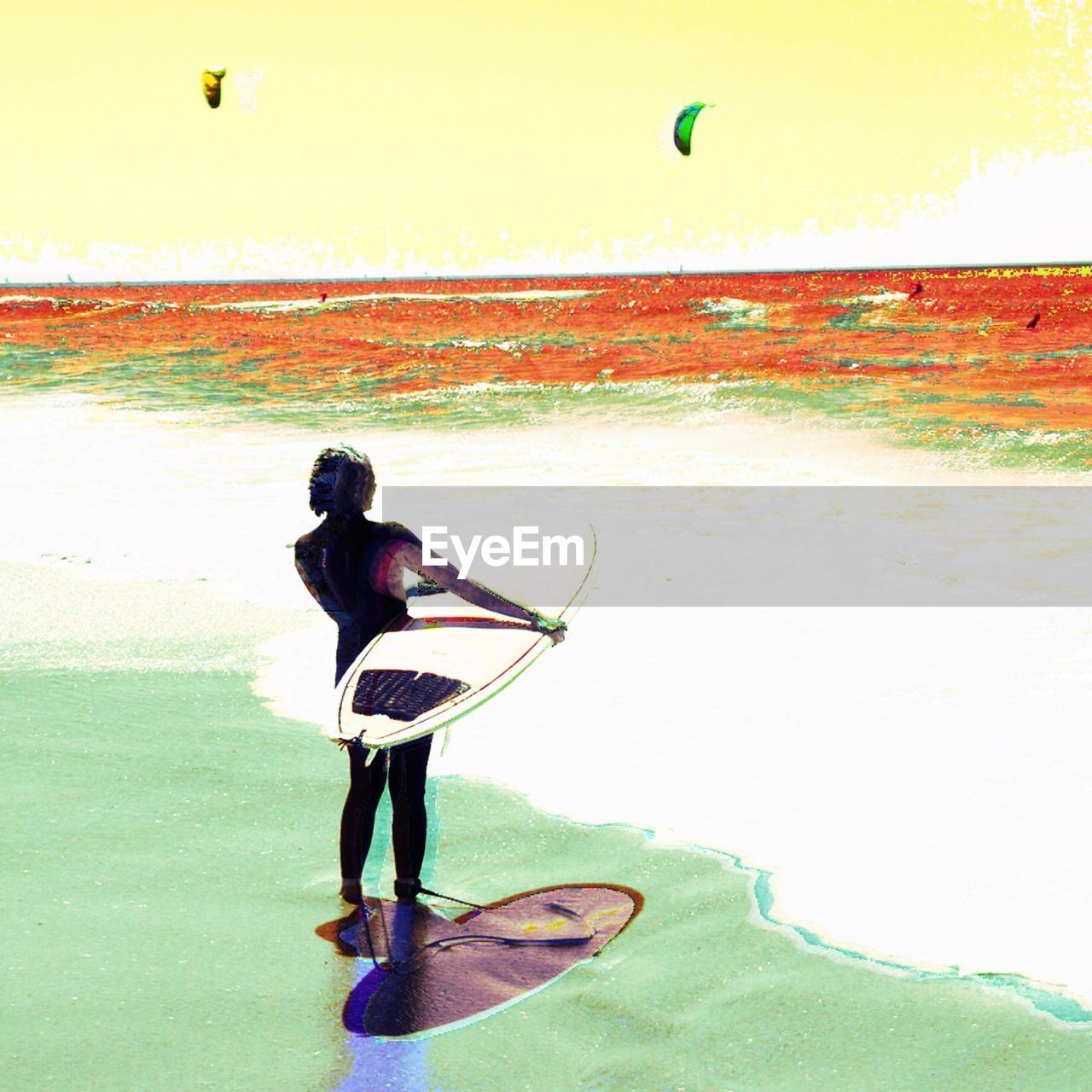 FULL LENGTH OF YOUNG WOMAN IN SKATEBOARD