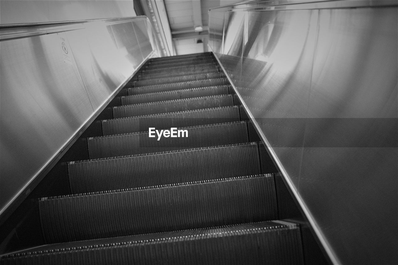 HIGH ANGLE VIEW OF ESCALATOR IN ESCALATORS