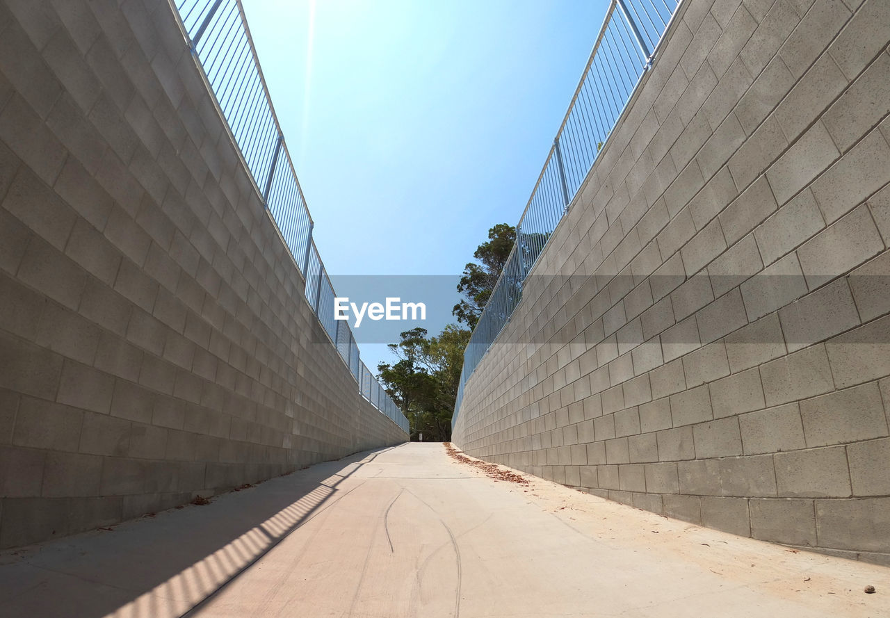 LOW ANGLE VIEW OF BUILDING AGAINST CLEAR SKY