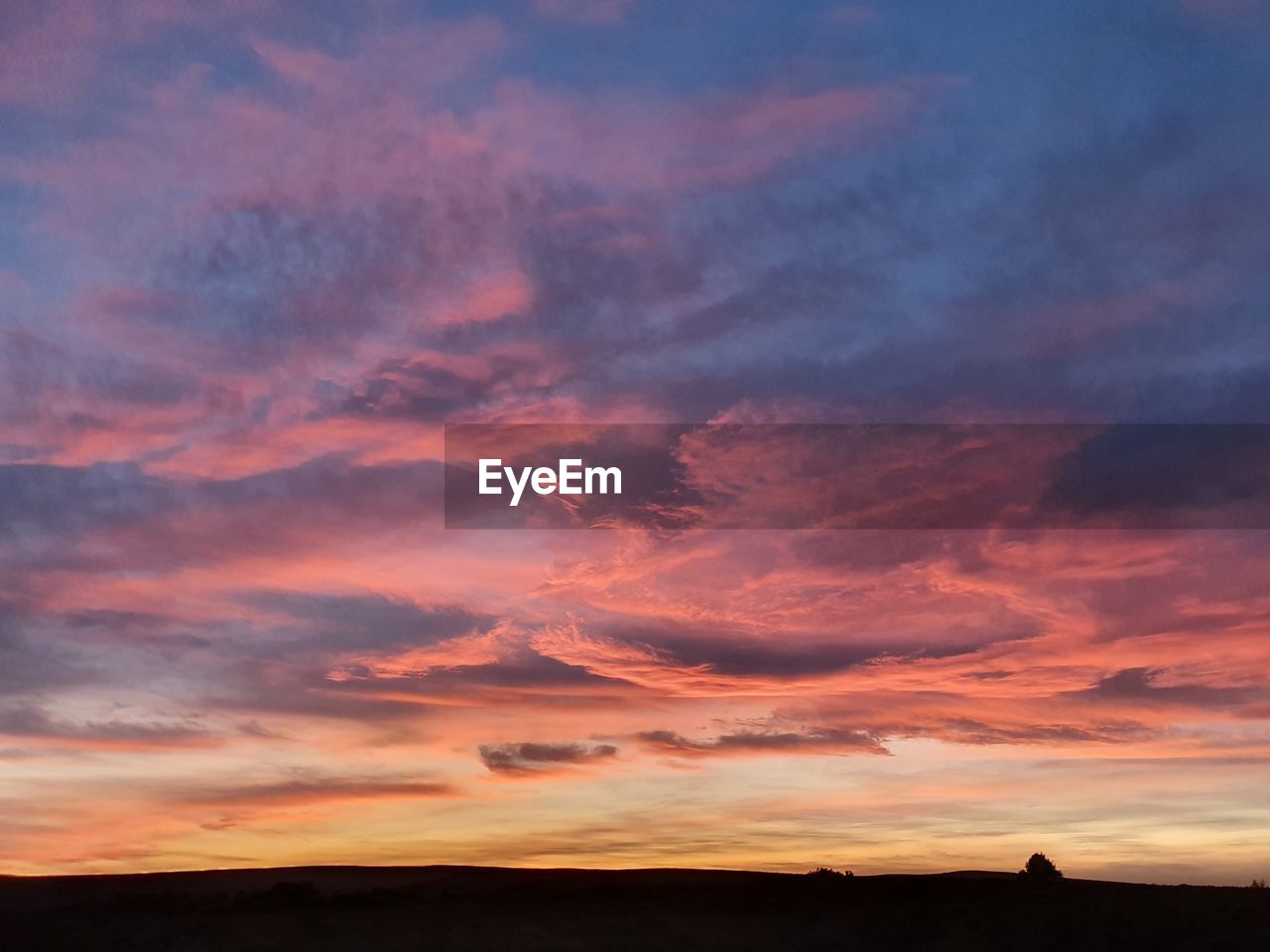 SCENIC VIEW OF DRAMATIC SKY OVER SILHOUETTE LANDSCAPE