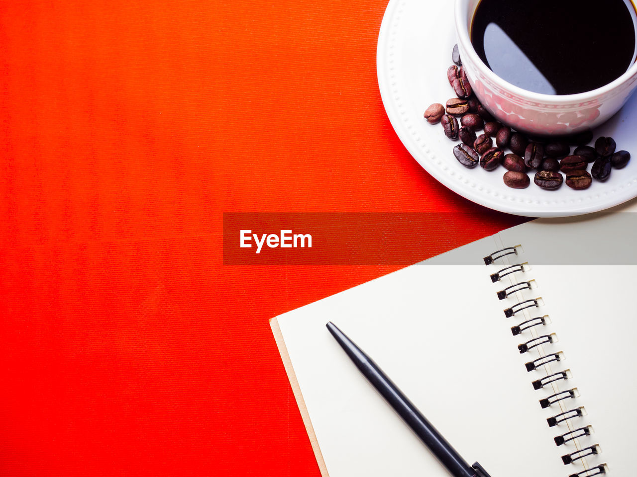 HIGH ANGLE VIEW OF COFFEE CUP ON BOOK