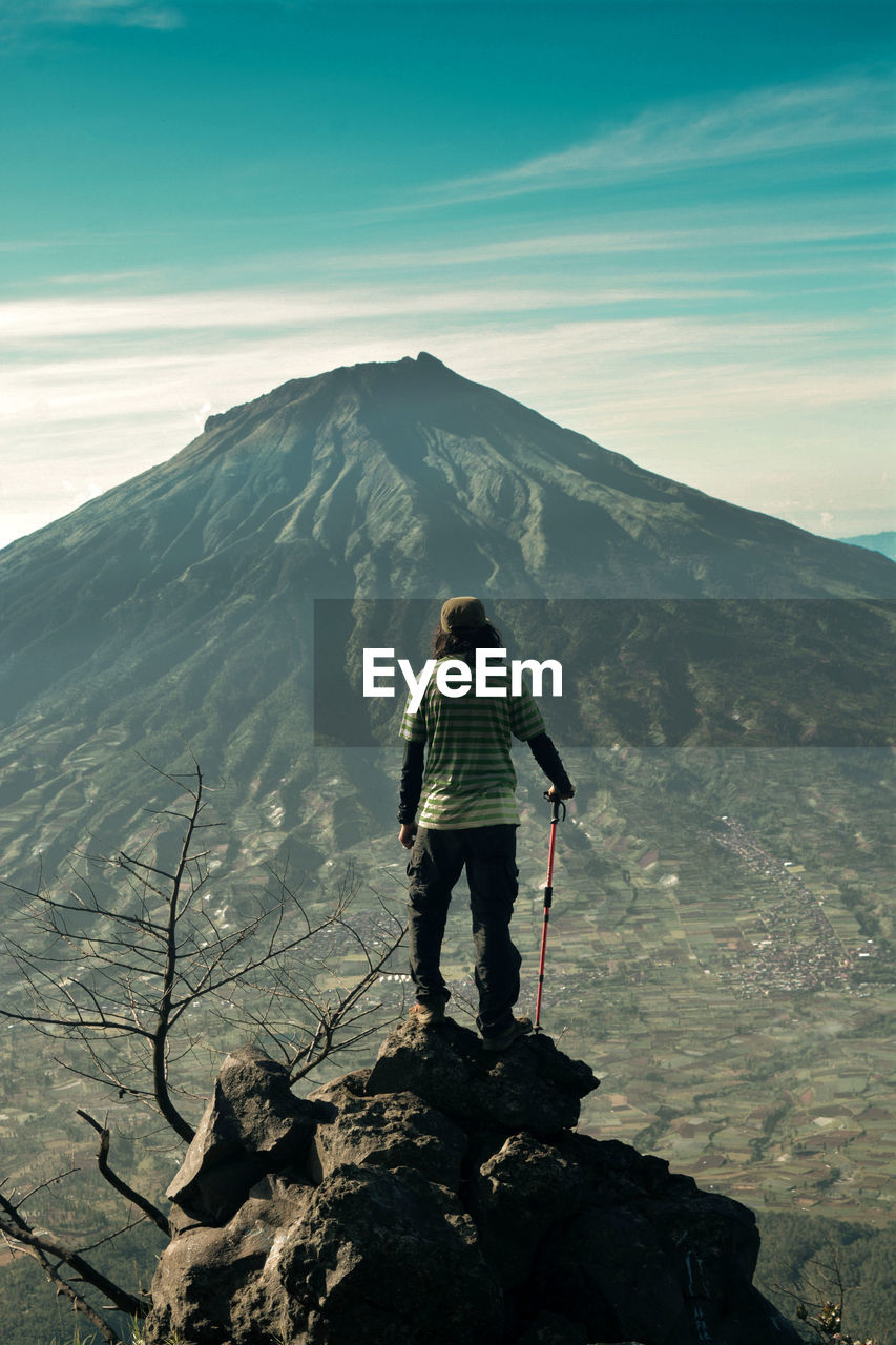 A man looked at the large cleft mountain in front of him