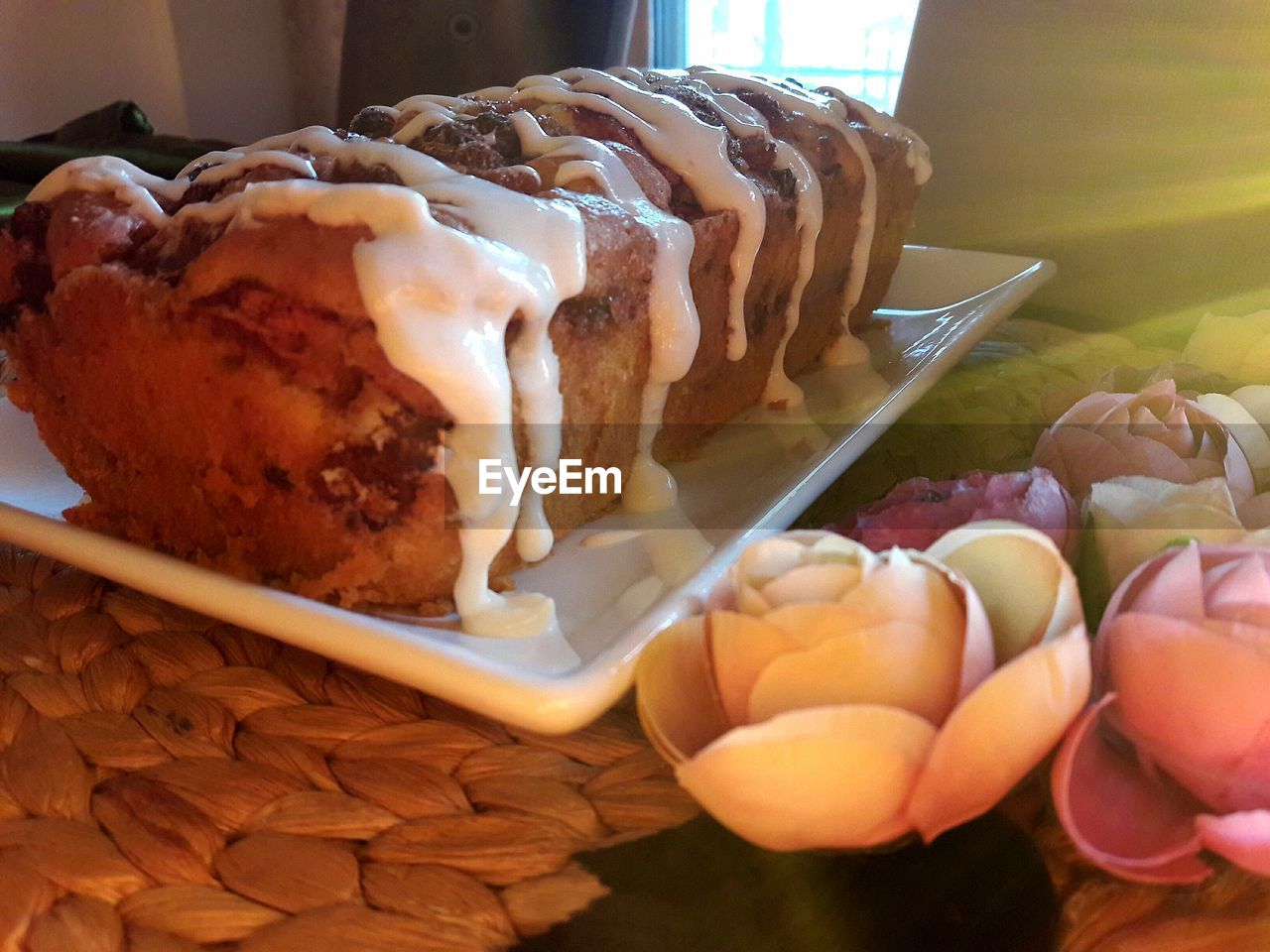 CLOSE-UP OF SWEET FOOD IN PLATE