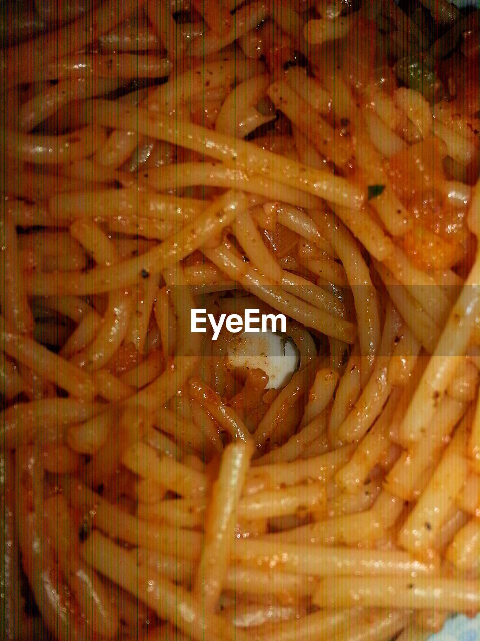 CLOSE-UP OF BREAD IN PLATE