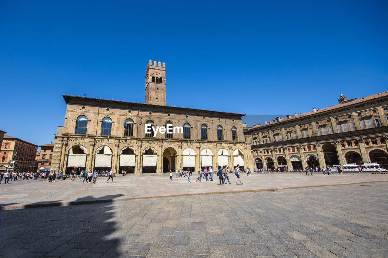 VIEW OF HISTORICAL BUILDING AGAINST CLEAR BLUE SKY