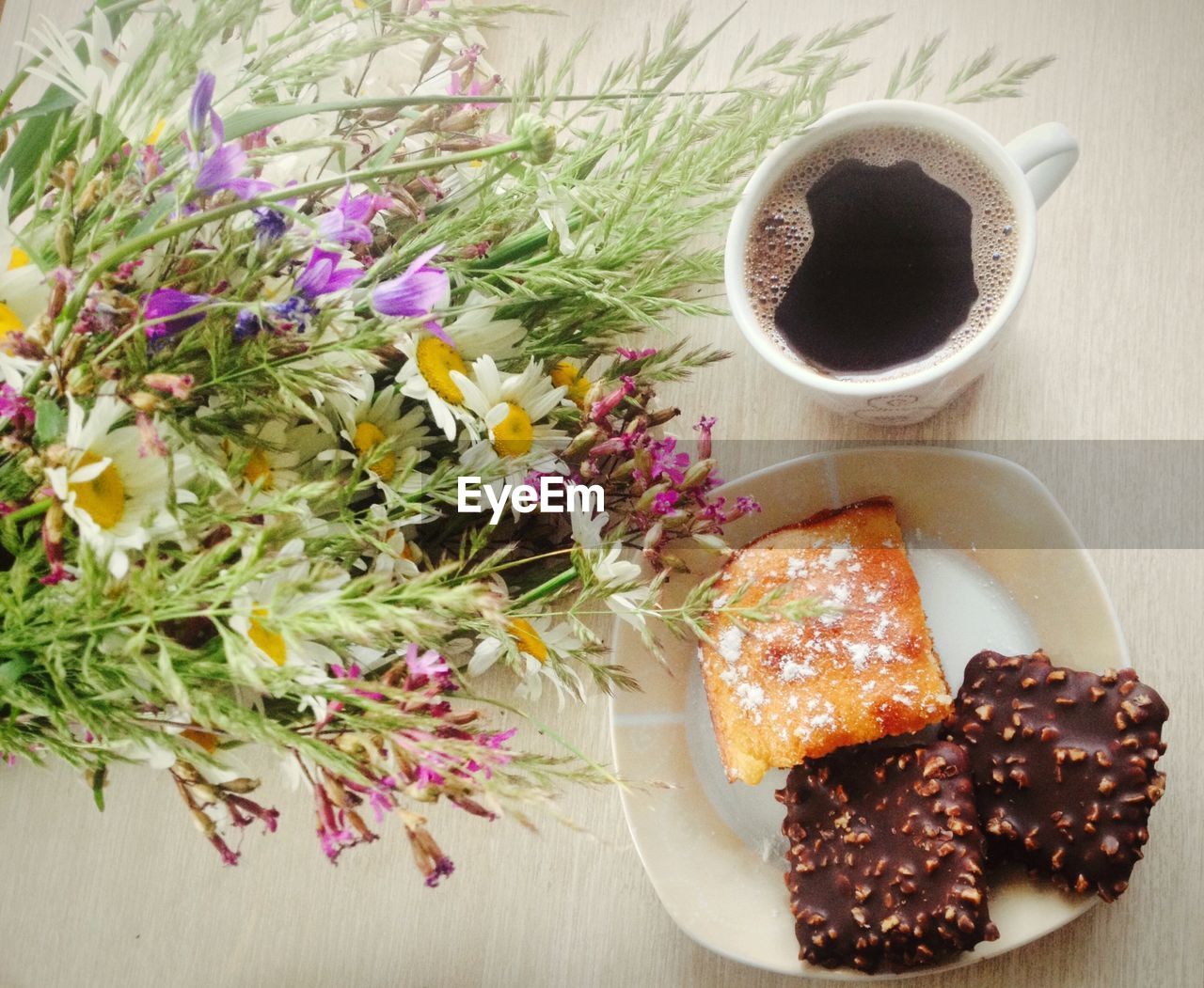 HIGH ANGLE VIEW OF BREAKFAST IN COFFEE ON TABLE