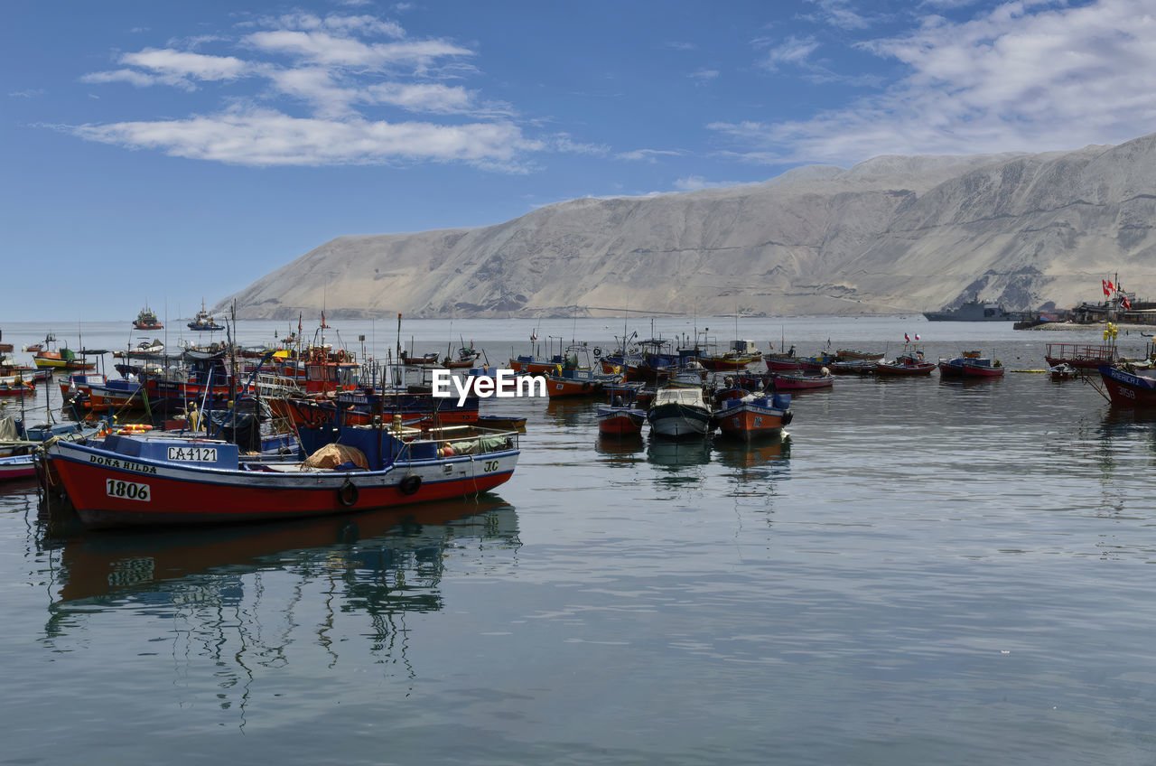 BOATS IN LAKE AGAINST SKY