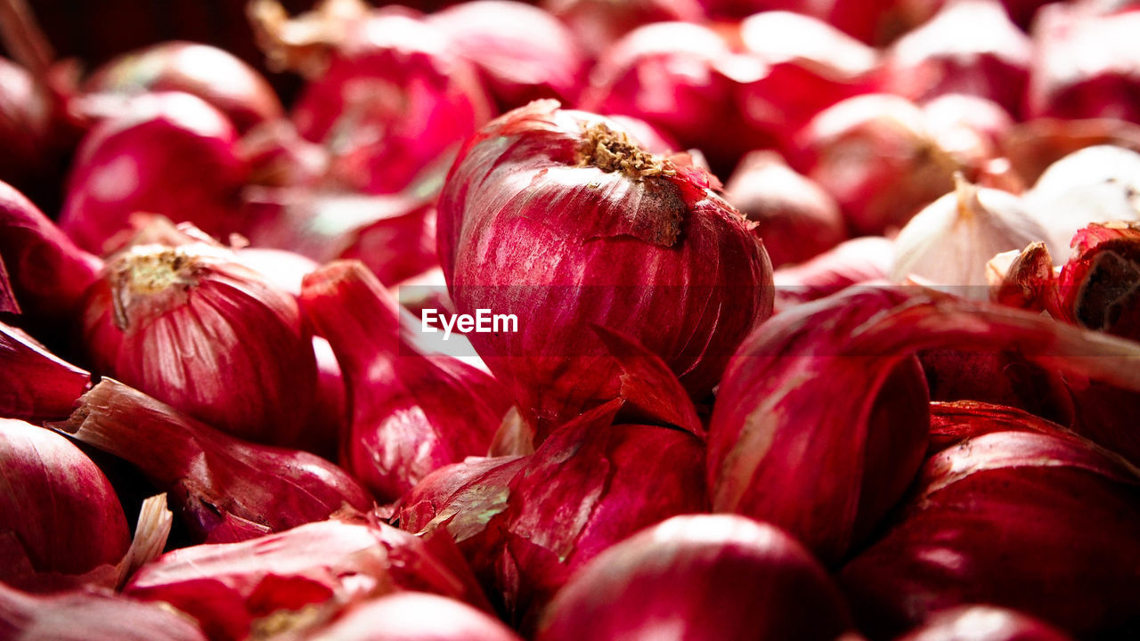 food and drink, food, freshness, red, plant, flower, healthy eating, wellbeing, vegetable, close-up, abundance, produce, petal, large group of objects, no people, backgrounds, shallot, selective focus, full frame, onion, market, organic, red onion, ingredient, spice, still life, retail