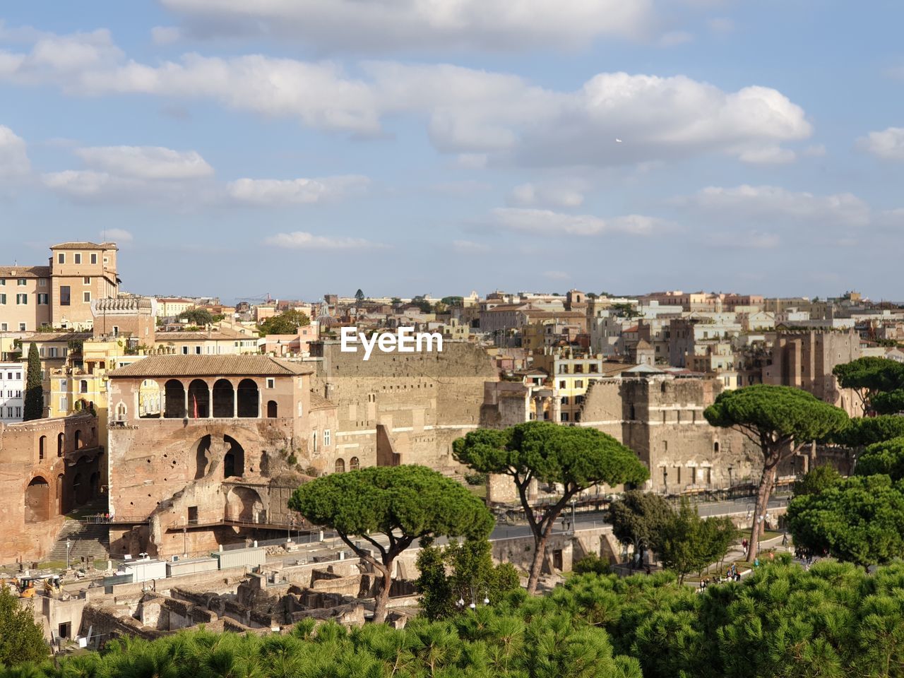 VIEW OF BUILDINGS IN CITY