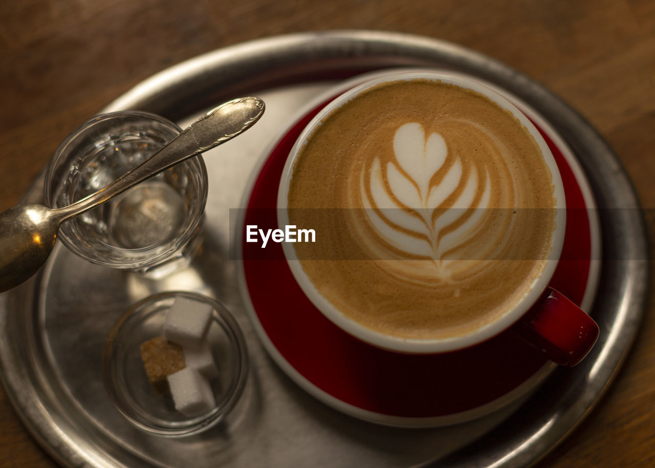 HIGH ANGLE VIEW OF COFFEE IN GLASS ON TABLE