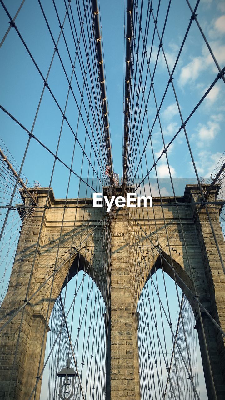 Brooklyn bridge symmetry