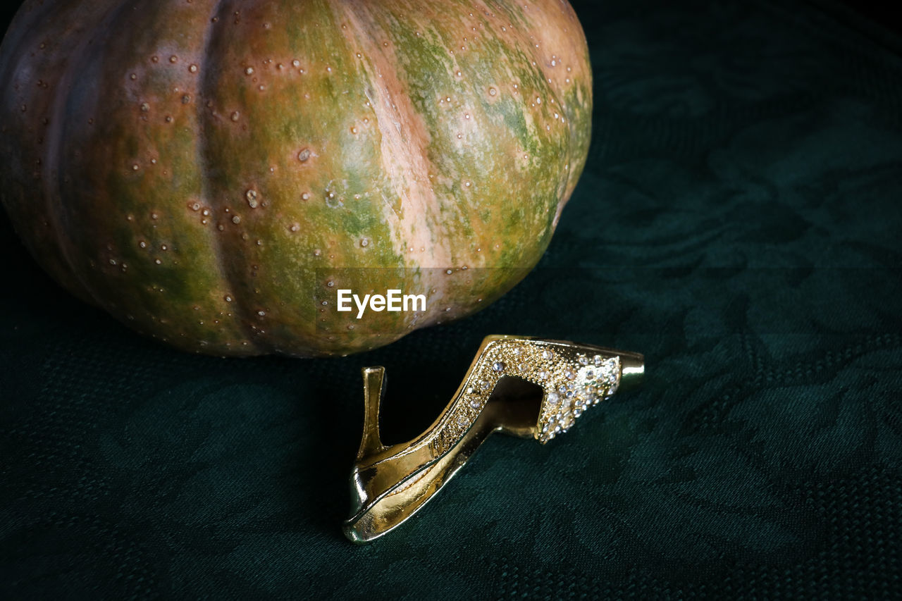 CLOSE-UP VIEW OF PUMPKINS