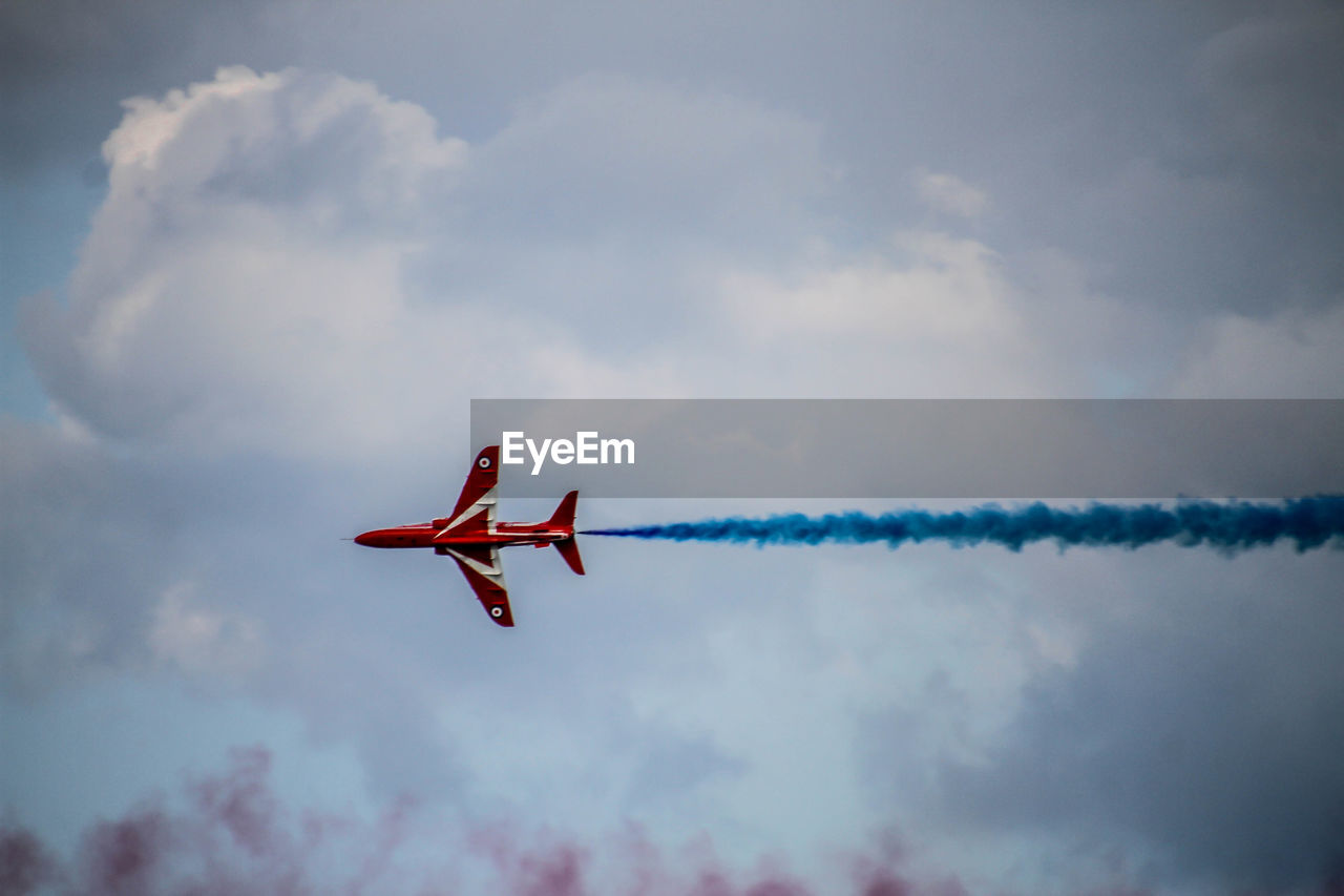 LOW ANGLE VIEW OF AIRPLANE AGAINST SKY