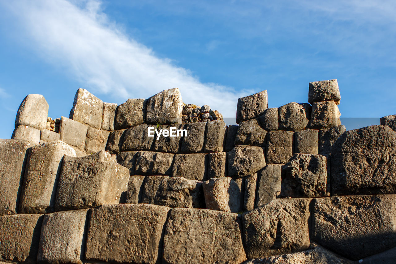 LOW ANGLE VIEW OF WALL AGAINST SKY