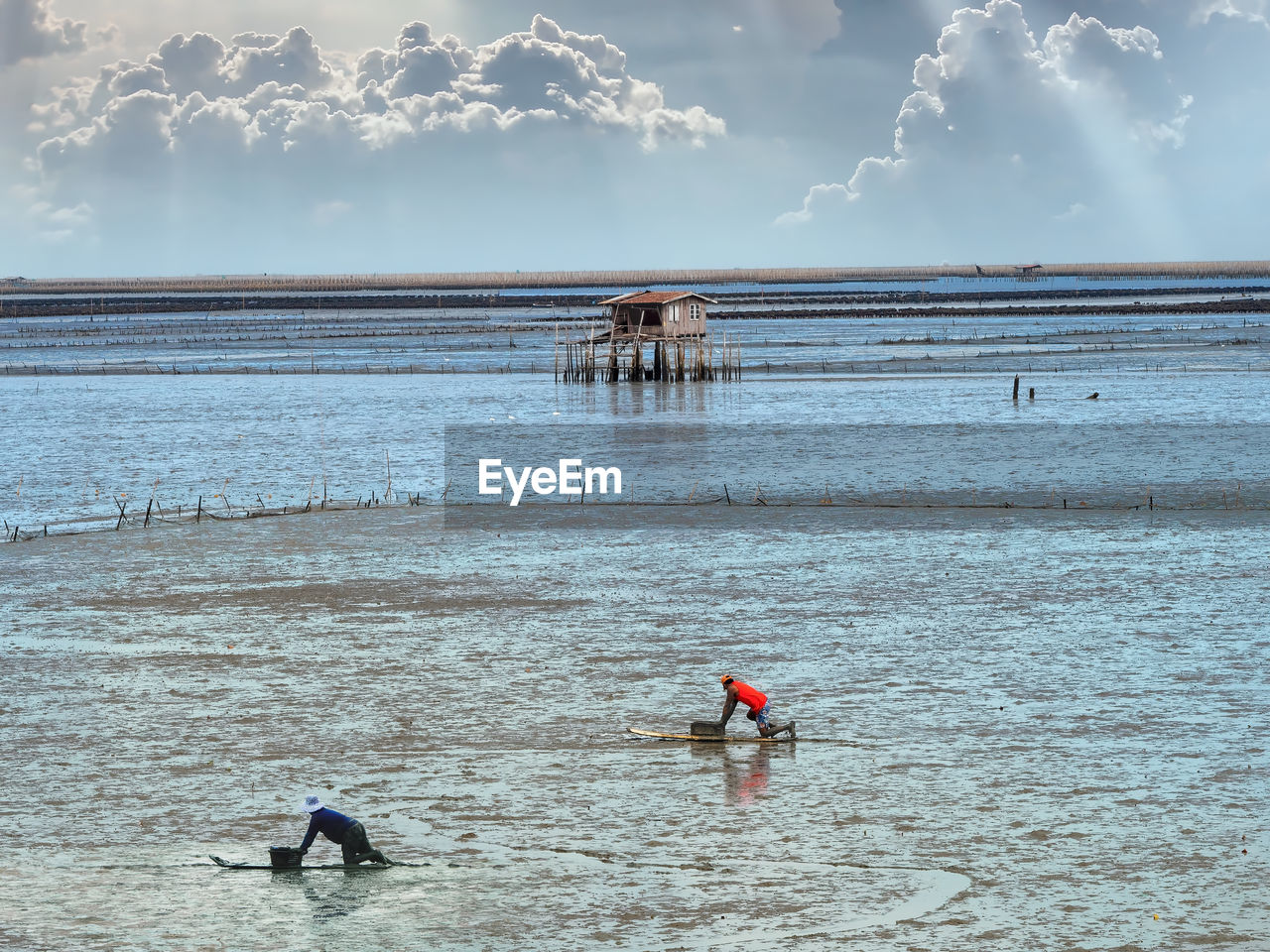 PEOPLE ON BEACH