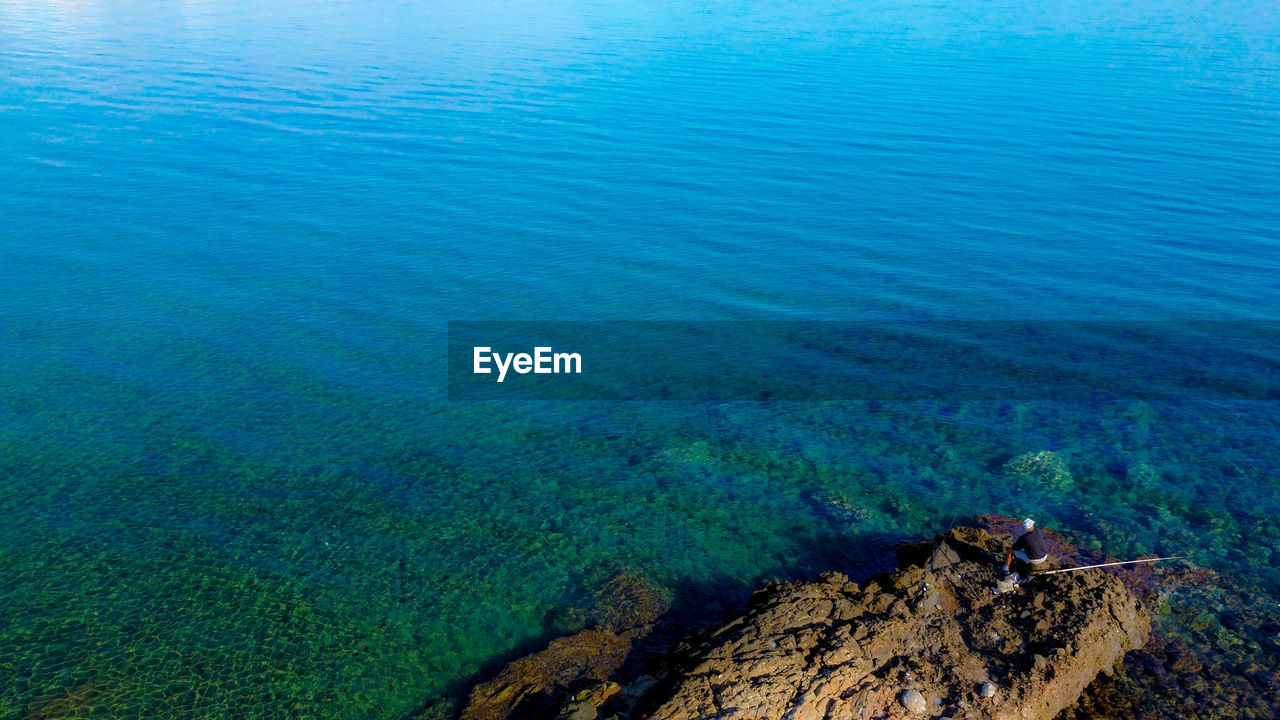 HIGH ANGLE VIEW OF SEA WAVES