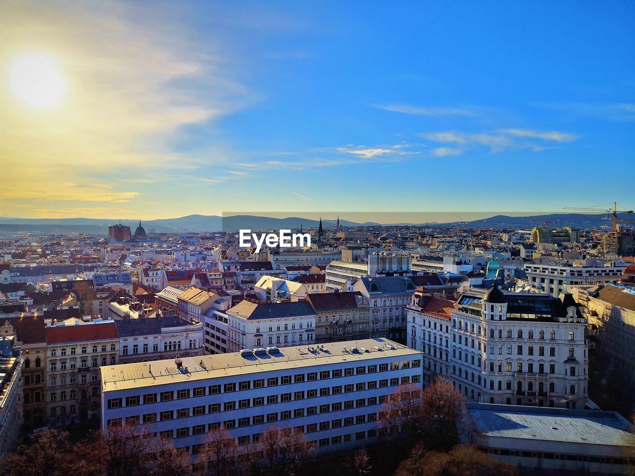 HIGH ANGLE SHOT OF BUILDINGS IN CITY AGAINST SKY