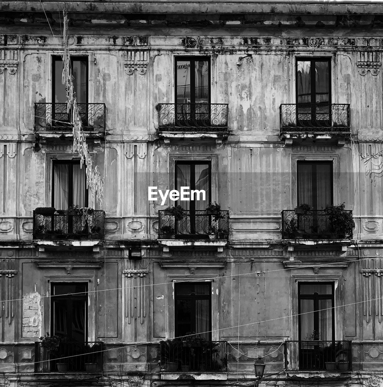 LOW ANGLE VIEW OF ABANDONED BUILDING