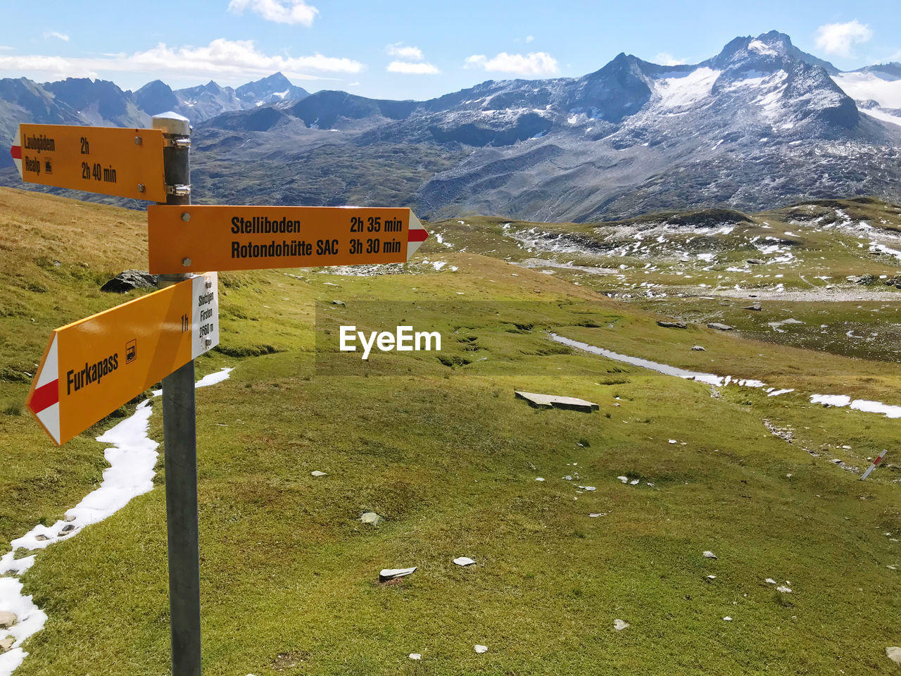 Hikking sign in the swiss alps