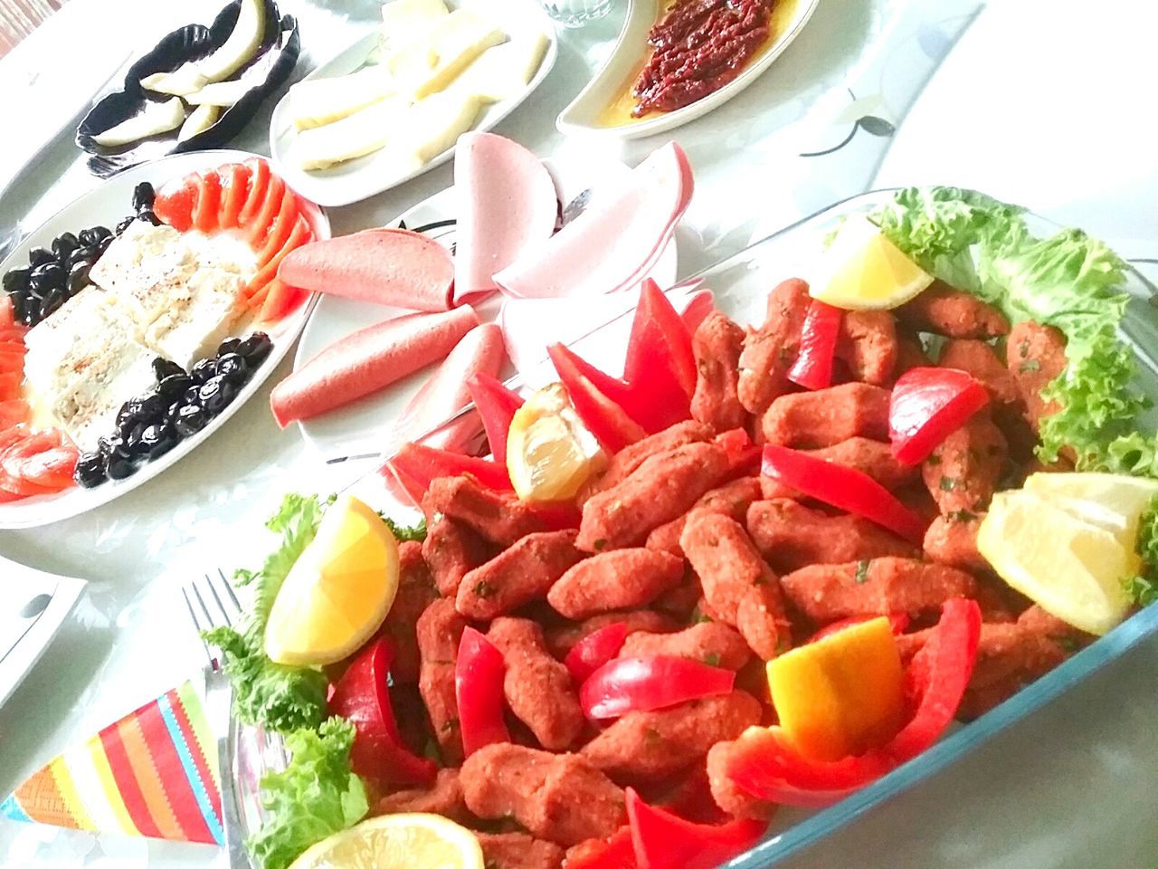 CLOSE-UP OF SERVED FOOD IN PLATE