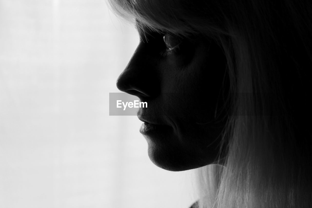 Close-up of thoughtful young woman looking away