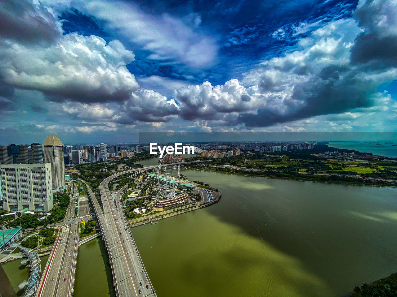 HIGH ANGLE VIEW OF RIVER AND BUILDINGS AGAINST SKY