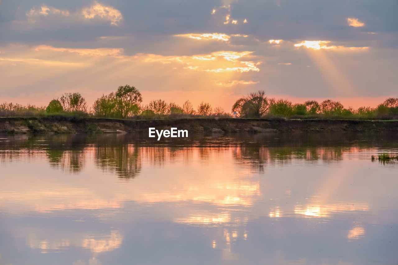 SCENIC VIEW OF LAKE DURING SUNSET