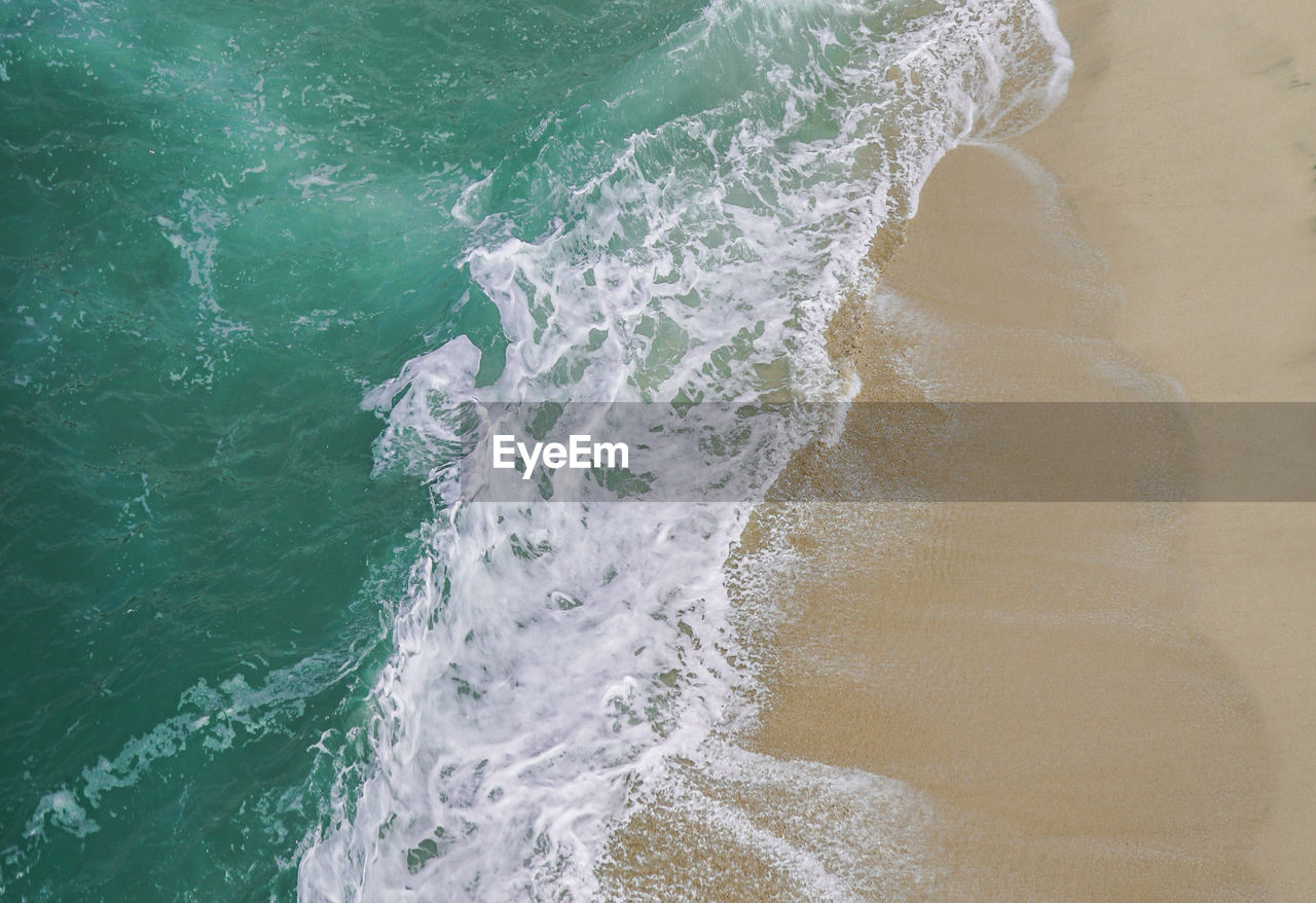 HIGH ANGLE VIEW OF SEA WAVES