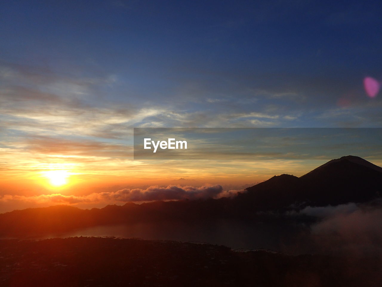 SCENIC VIEW OF MOUNTAINS AGAINST SKY AT SUNSET