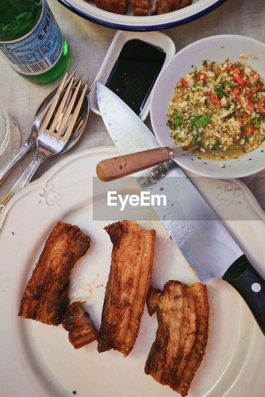 HIGH ANGLE VIEW OF BREAKFAST IN PLATE