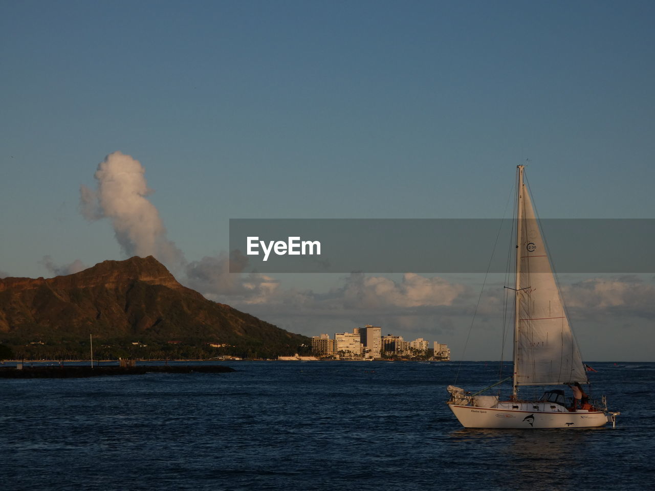 SAILBOAT SAILING IN SEA AGAINST SKY