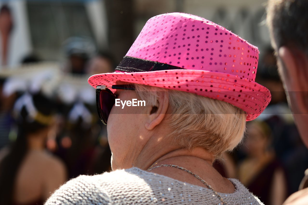 REAR VIEW OF WOMAN WITH HAT IN PARK