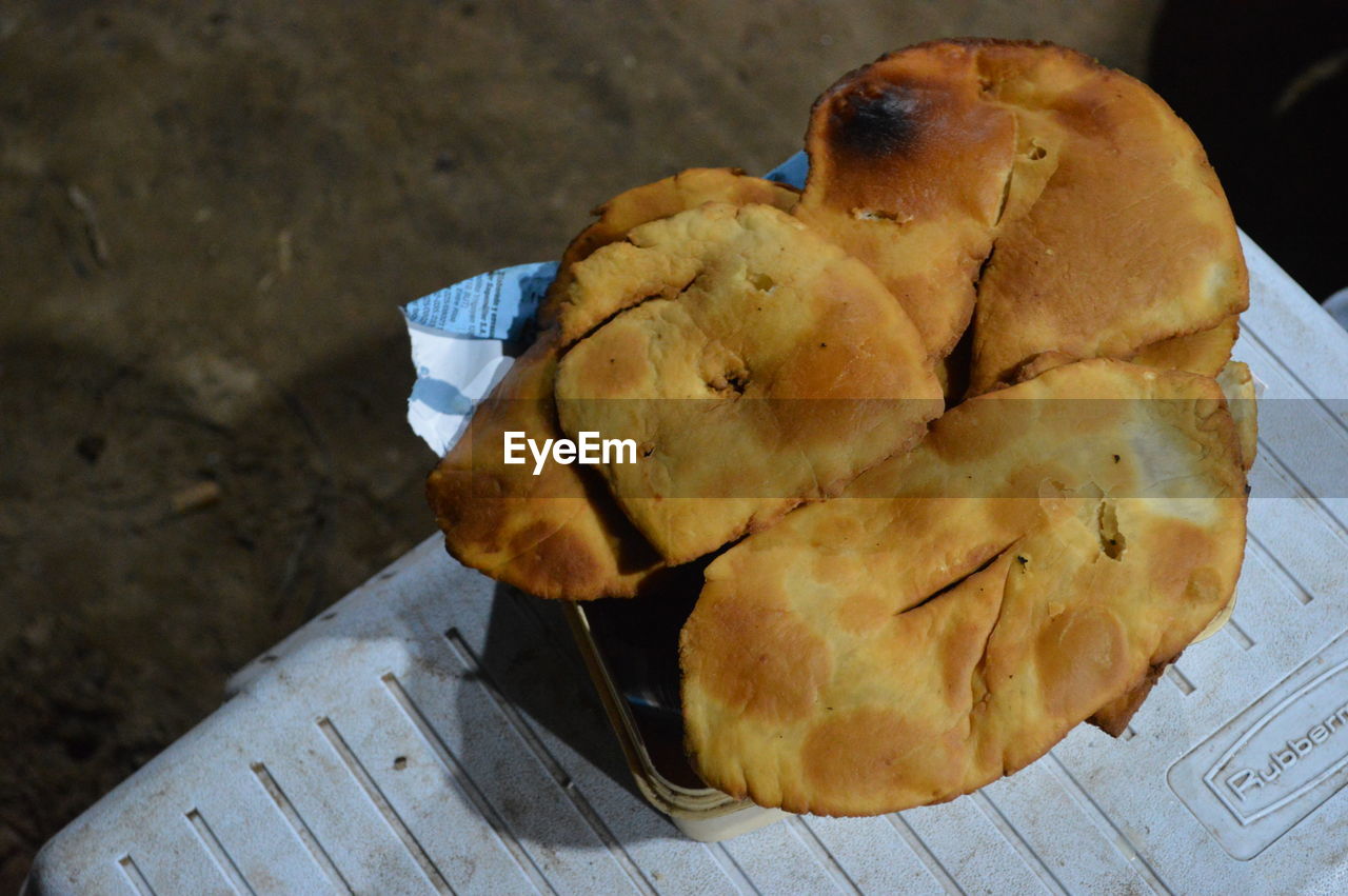 HIGH ANGLE VIEW OF BREAD ON PAPER