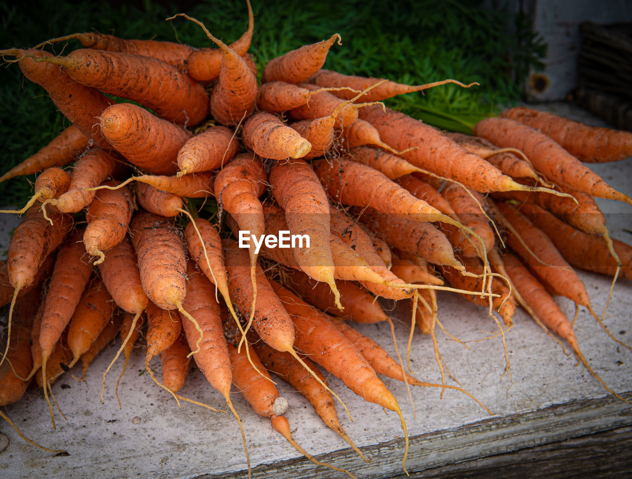 HIGH ANGLE VIEW OF CARROTS IN MARKET
