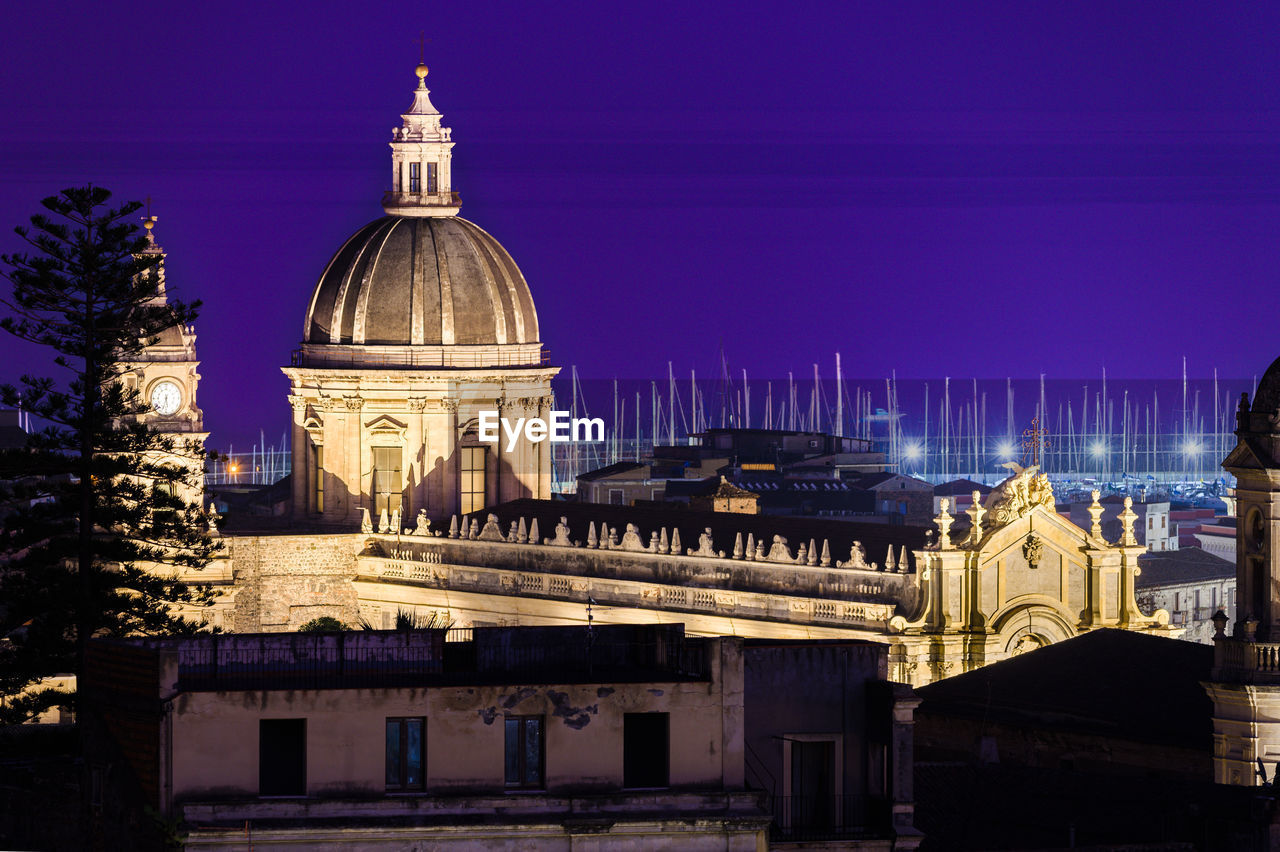 architecture, built structure, building exterior, landmark, dome, night, travel destinations, city, evening, government, sky, cityscape, building, worship, place of worship, nature, travel, religion, history, no people, the past, politics and government, illuminated, tourism, dusk, belief, outdoors