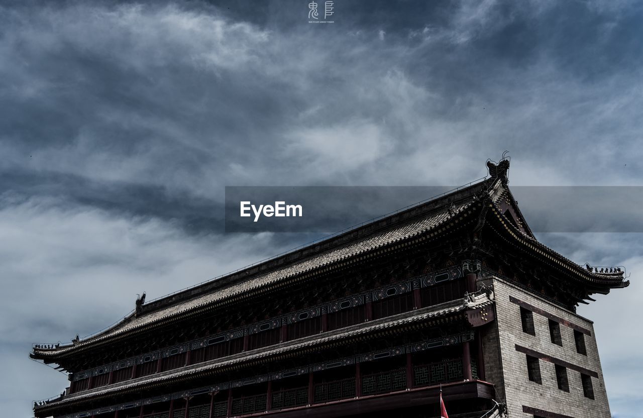 Low angle view of historic chinese building against cloudy sky